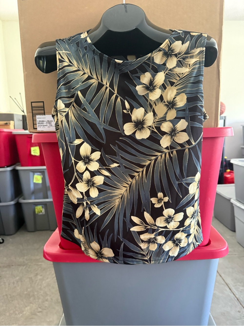 Sleeveless Tropical Floral Print Women's Top - Black & Cream Skirt 59